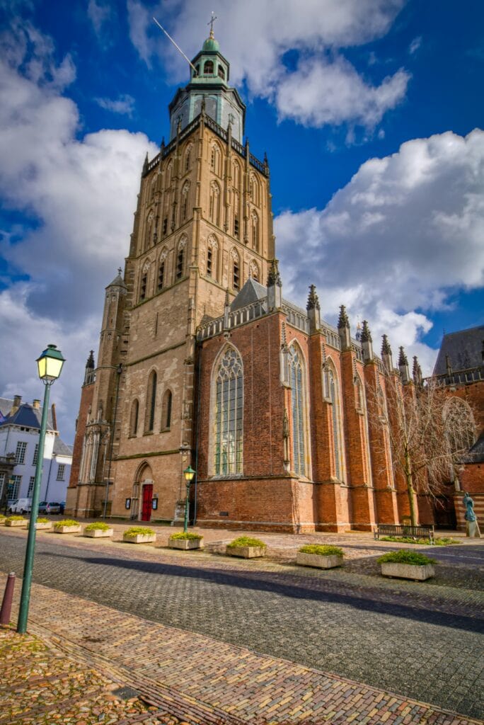 Walburgiskerk Zutphen – Historische kerk met unieke Librije, middeleeuwse architectuur en een indrukwekkend interieur in het hart van Zutphen. 